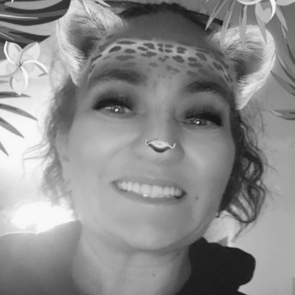 Meet your Posher, Amanda - Picture 2 of 2